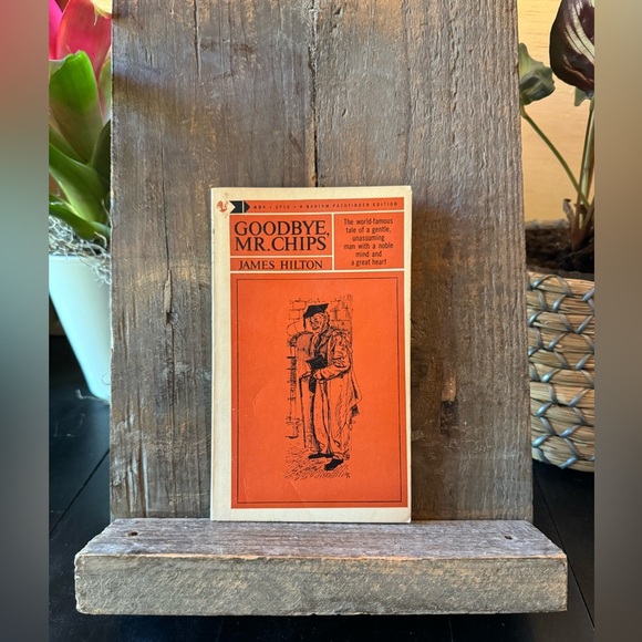 VINTAGE 1963 Goodbye, Mr. Chips by James Hilton - Paperback - Picture 2 of 11